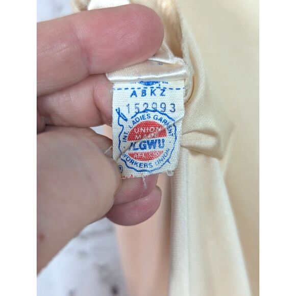 VINTAGE WONDERMAID Shiny Nylon Lace Slip Peach Cream USA Union Glamour Medium - Picture 7 of 8